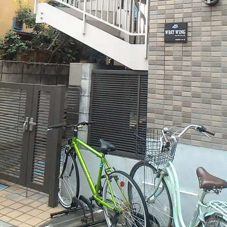 ウエストウィング