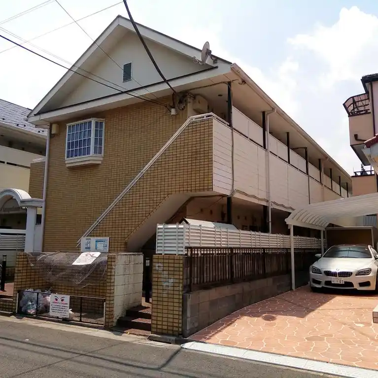 レオパレスブルーリバー 外観