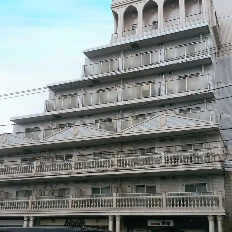 アドラブール 外観