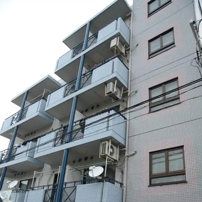 エミグラント仲池上