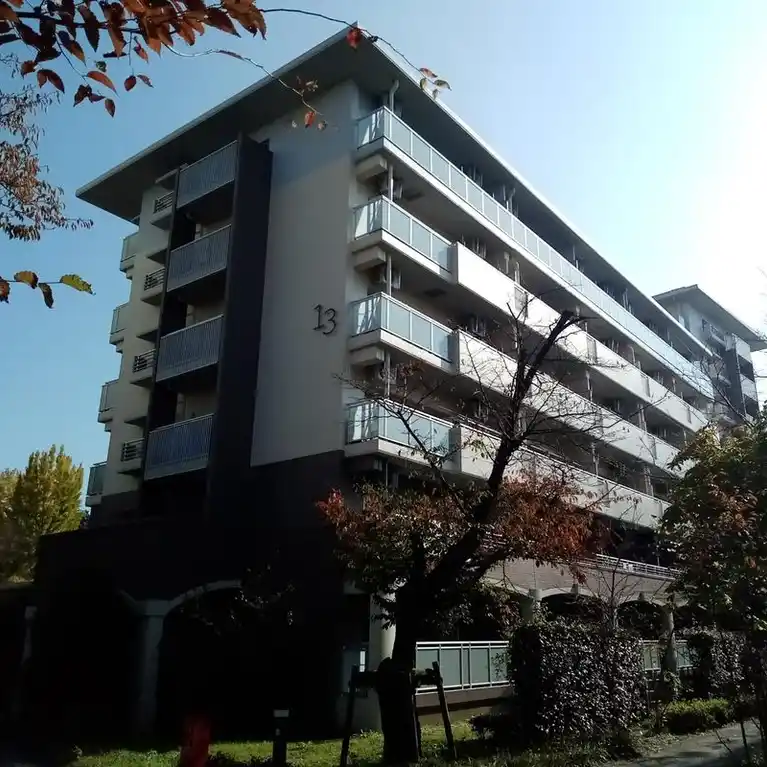 UR都市機構芦花公園団地13号棟 外観