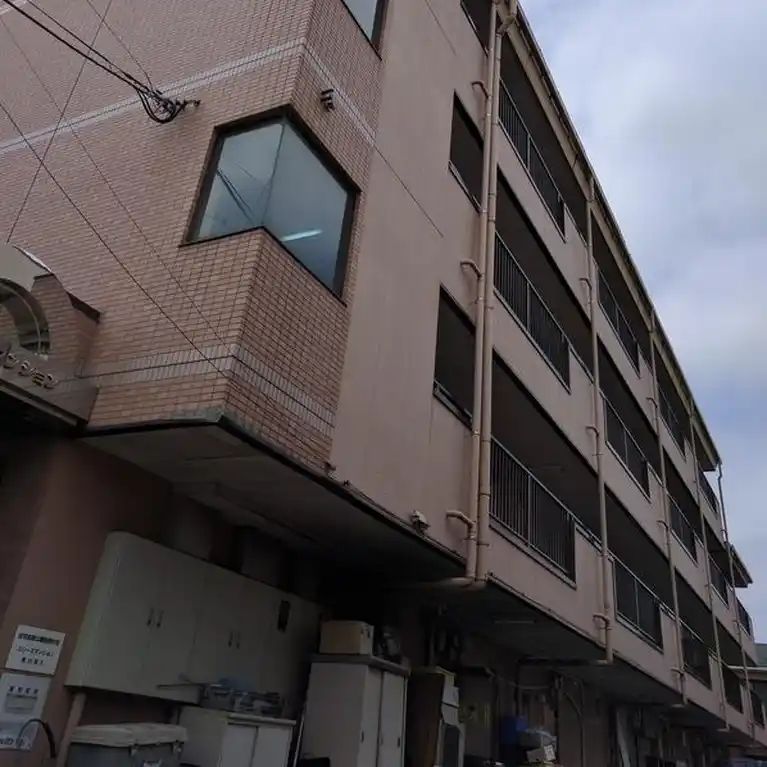 スリーズマンション