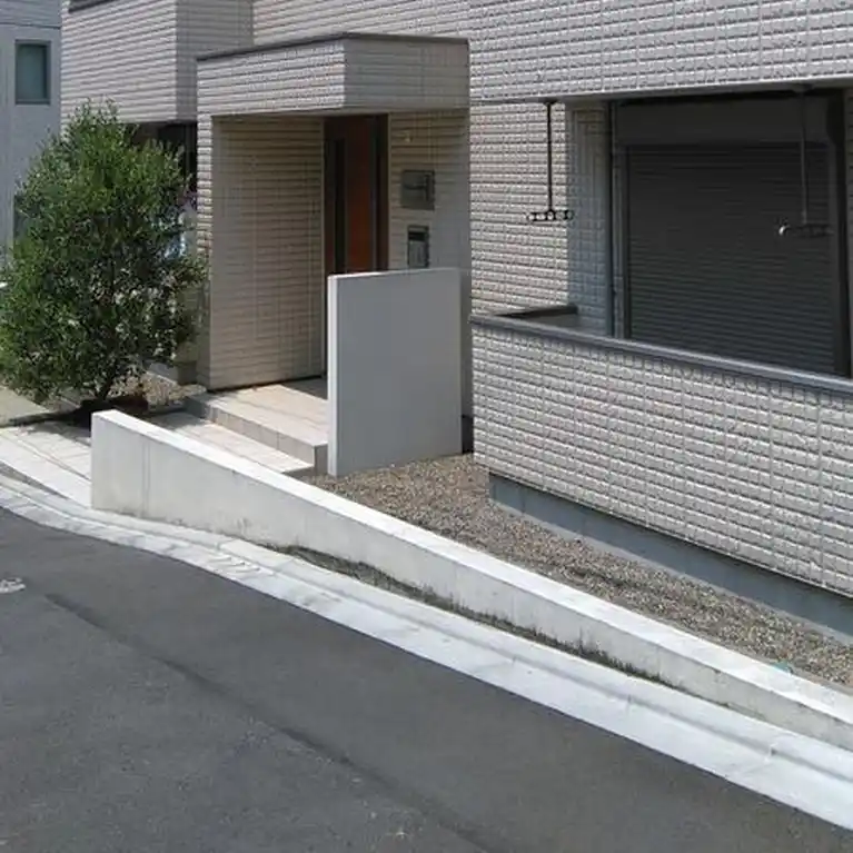 MAISON DE SHELM