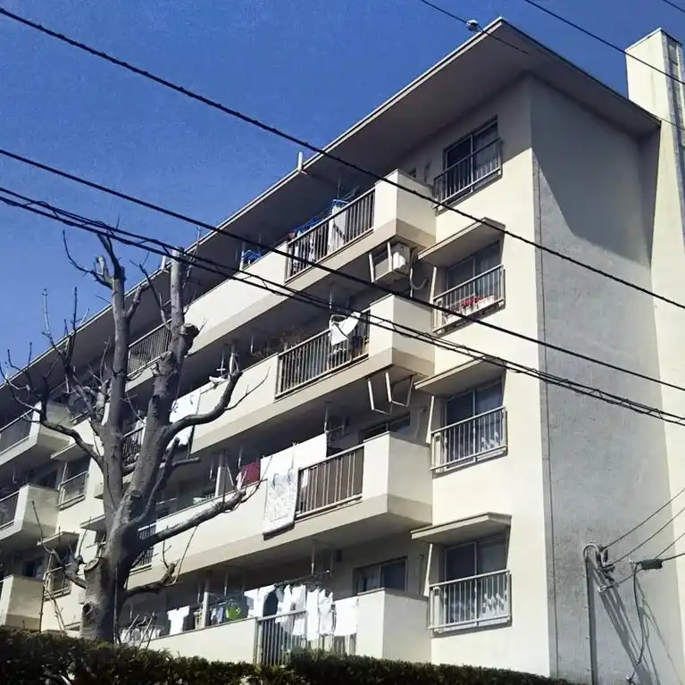 UR都市機構寺尾台団地17号棟