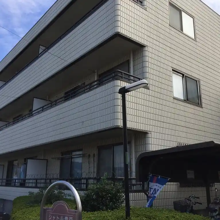 シャトル 登戸 外観