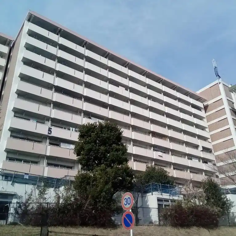 UR都市機構南神大寺団地5号棟