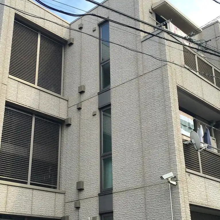 パウロニア99 外観