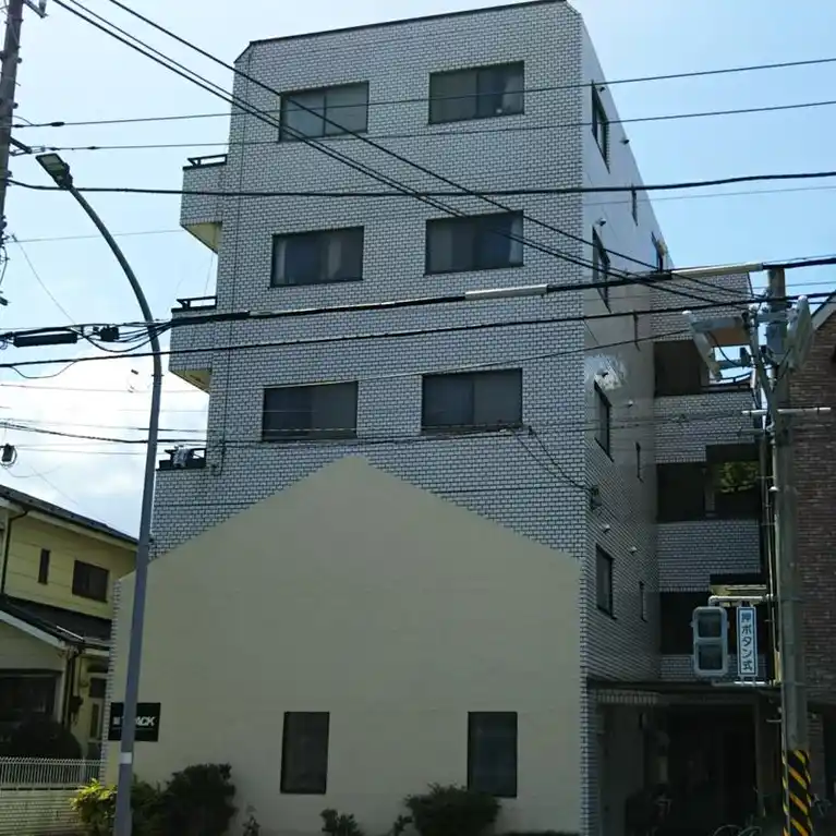 HOMES YUEN