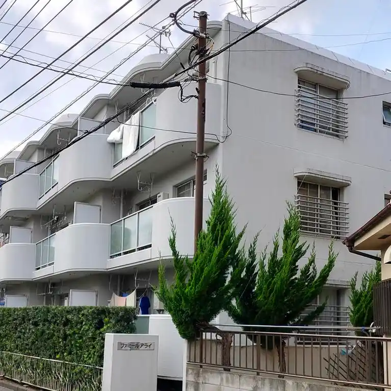 ファミールアライ 外観
