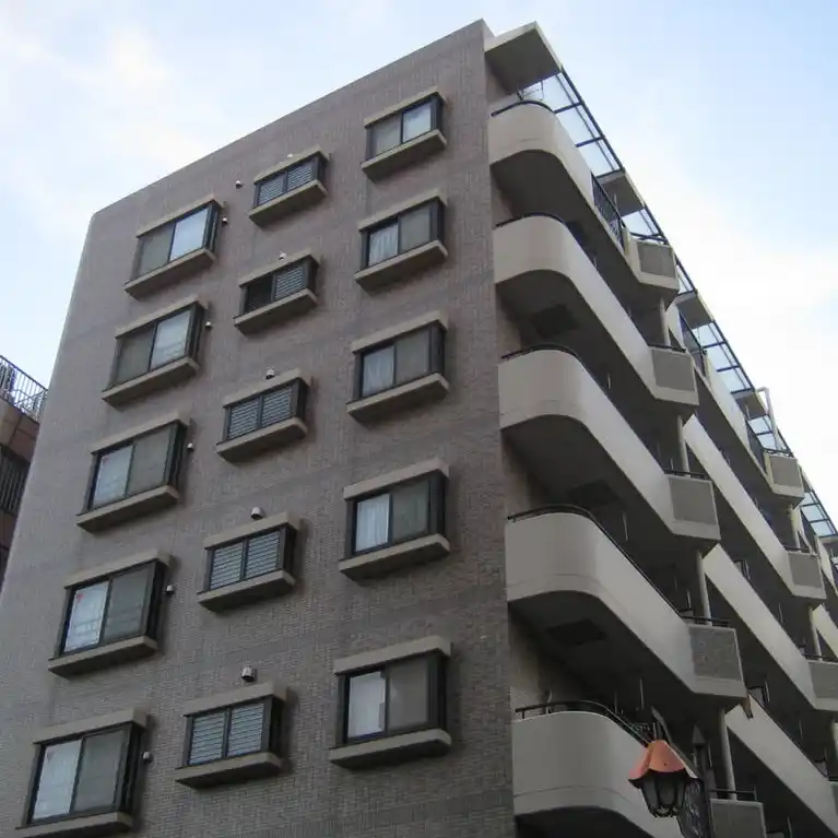フロール川村