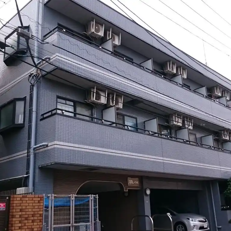 スリーエー・オム 外観