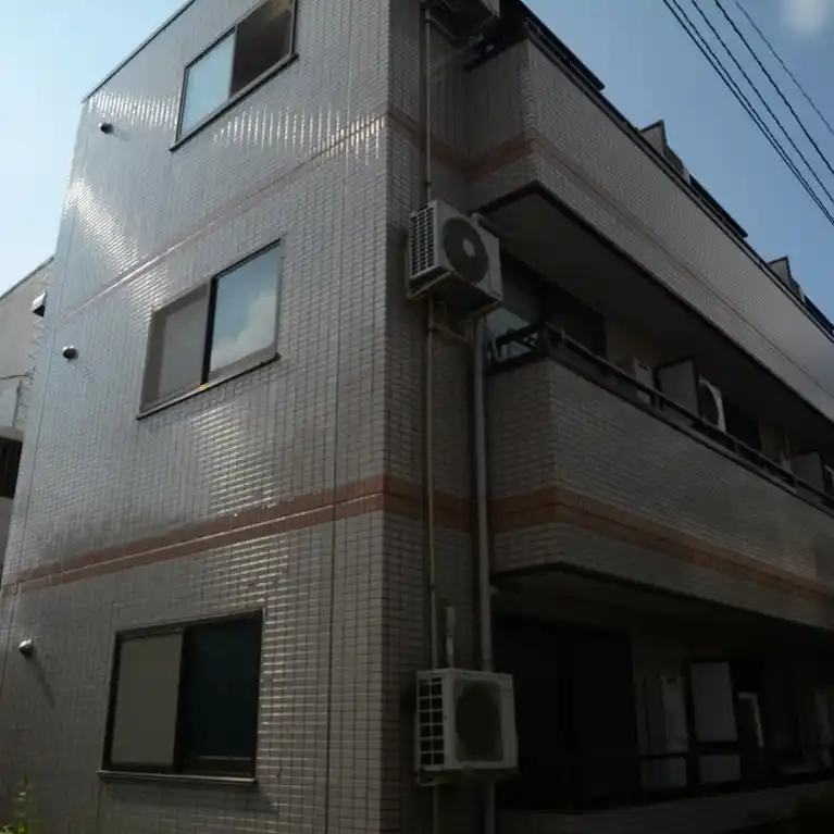 アゼリアファースト