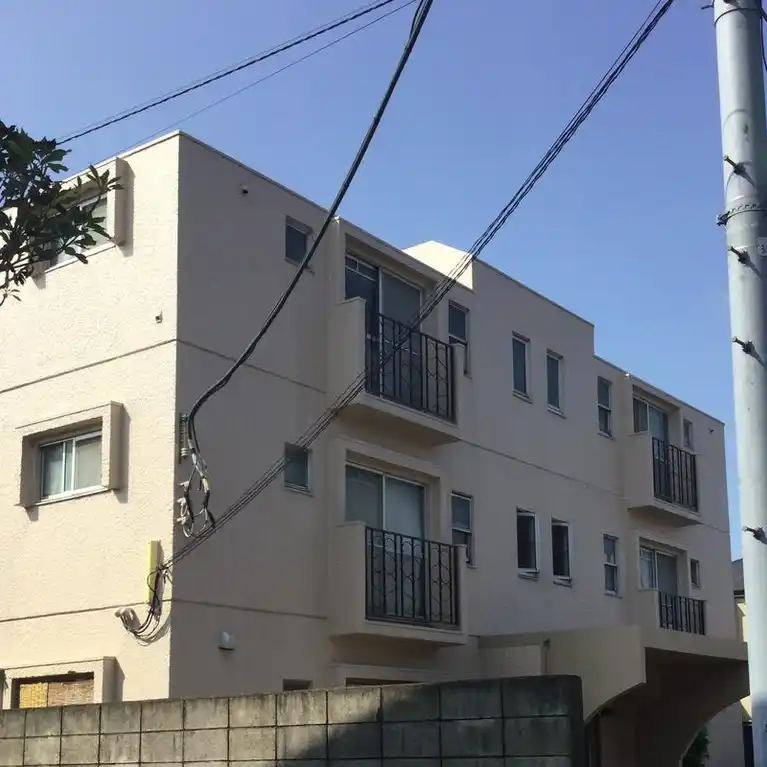 キャーリース青山 外観