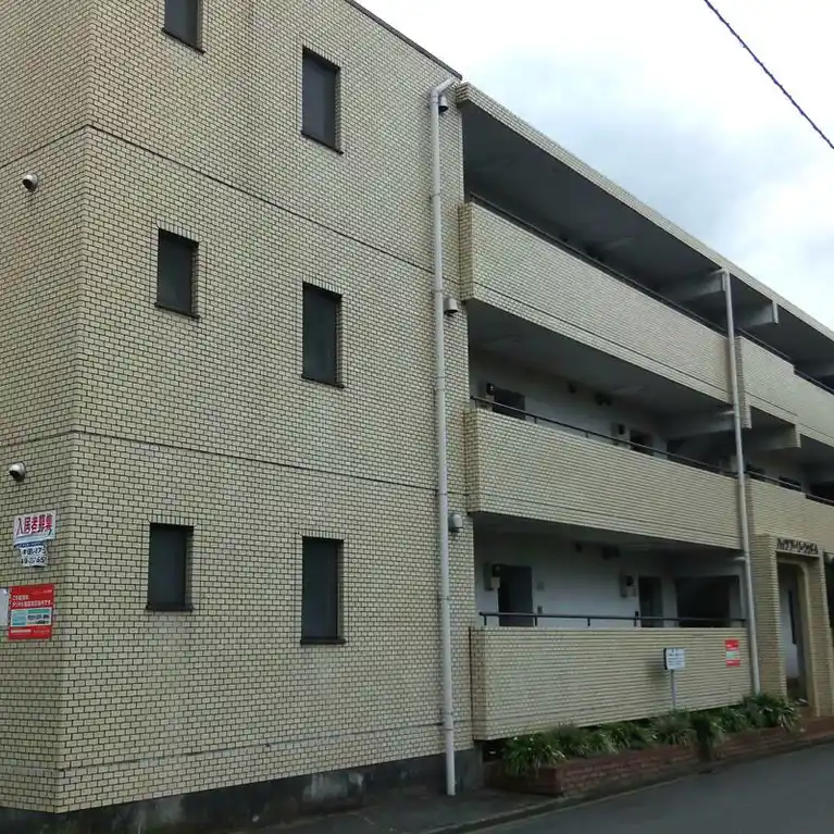 ハイツアーリーウッドA 外観
