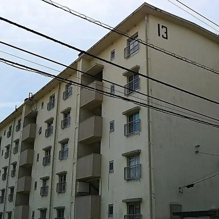 UR都市機構神代団地13号棟