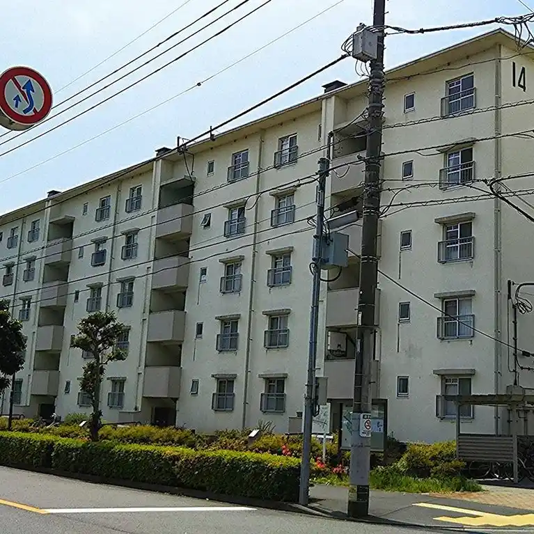 UR都市機構神代団地14号棟