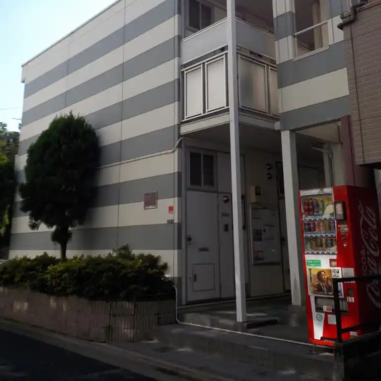 レオパレス山中 外観