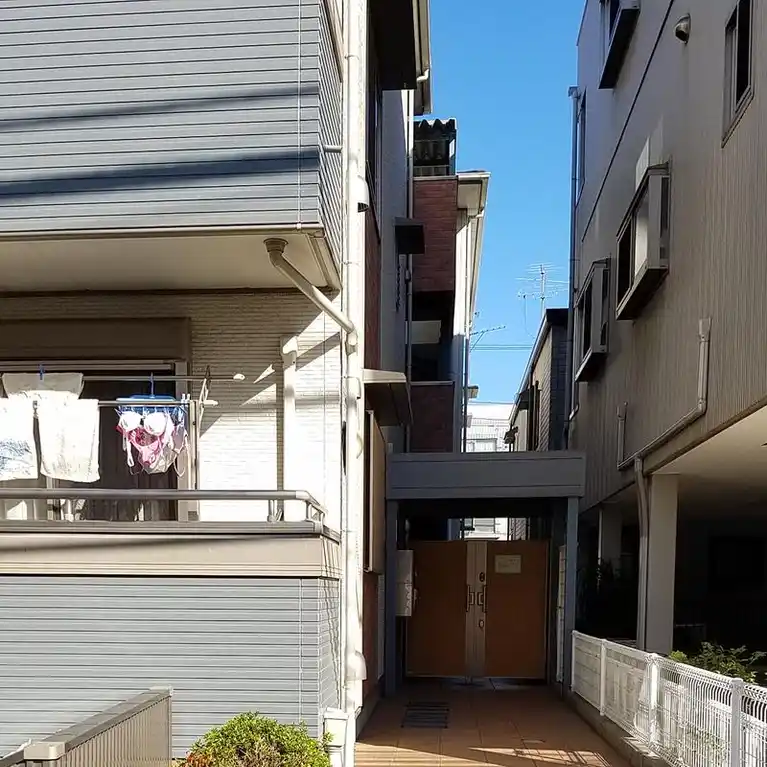 フロンテラ II 外観