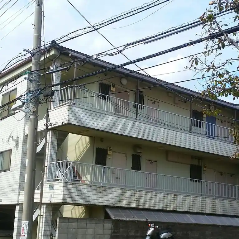 エミグラント 外観