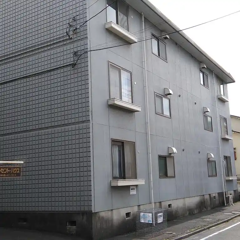 クレセントハウス