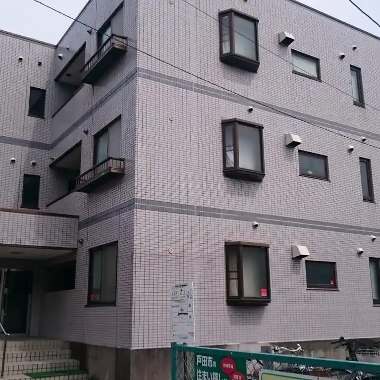 ベアトリ川岸 外観