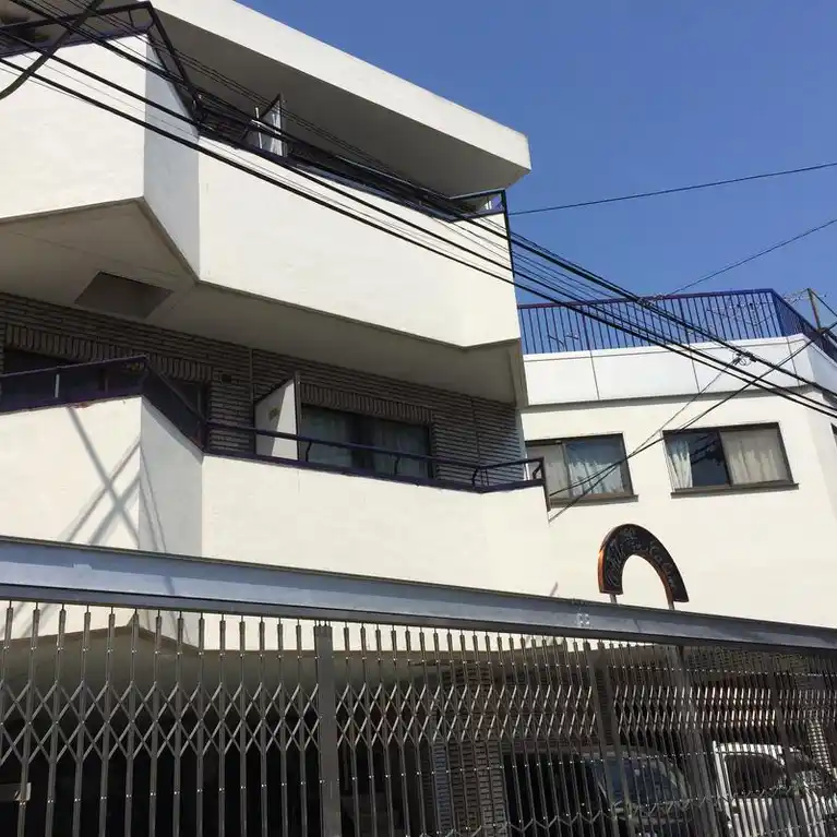 ホワイトキャビン 外観