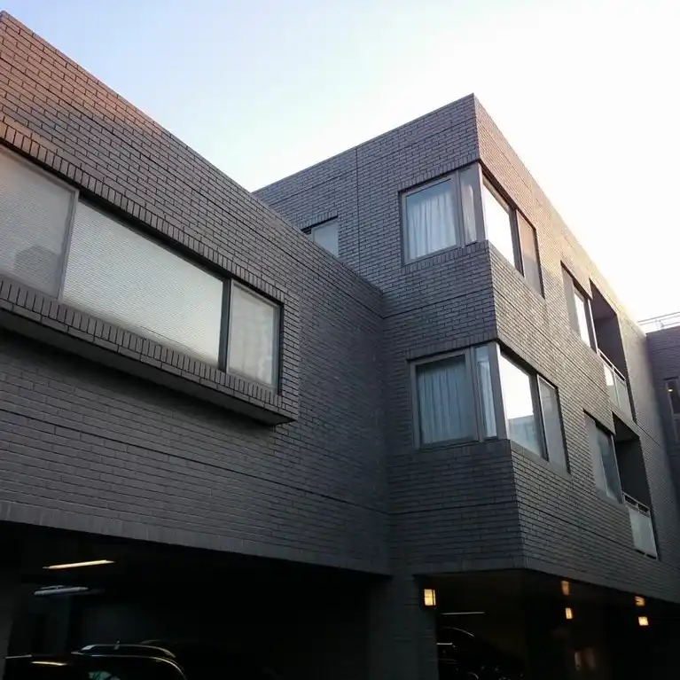 THENAAK 外観