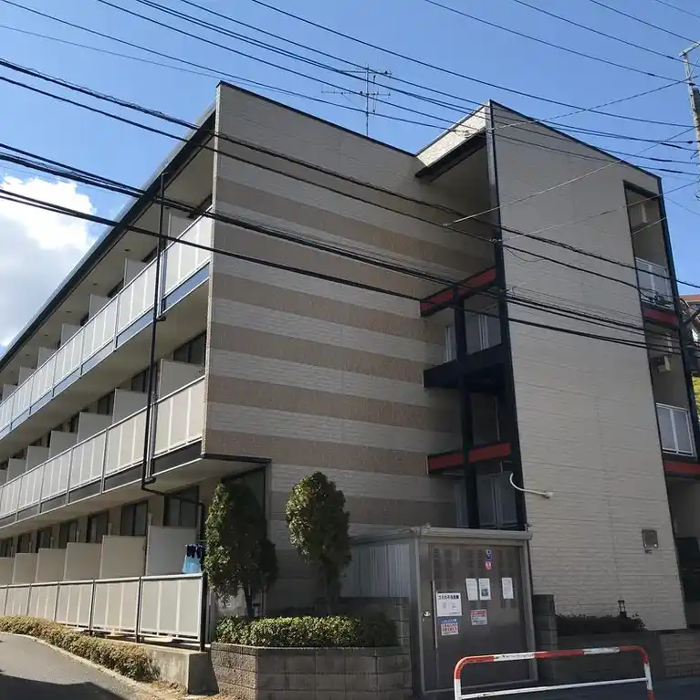 レオパレス南市場 外観