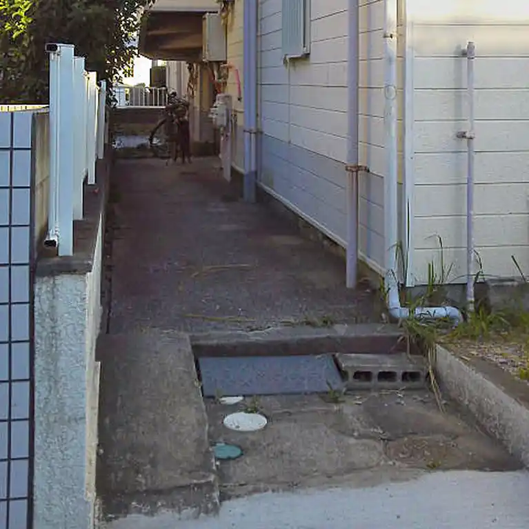 プレゼンス三よし