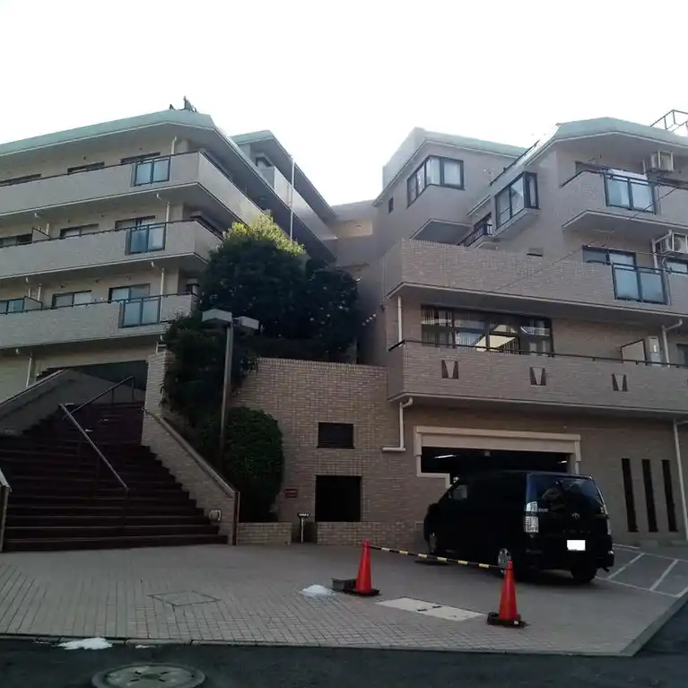 ロイヤルプラザ三ツ沢