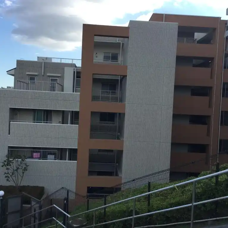 ヒルハイツたまプラーザソルヴィルB棟