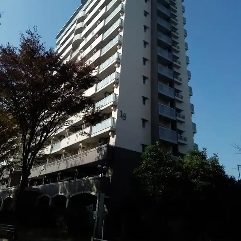 UR都市機構芦花公園団地18号棟