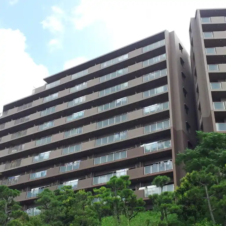 ユニヴェルシオール学園の丘 外観