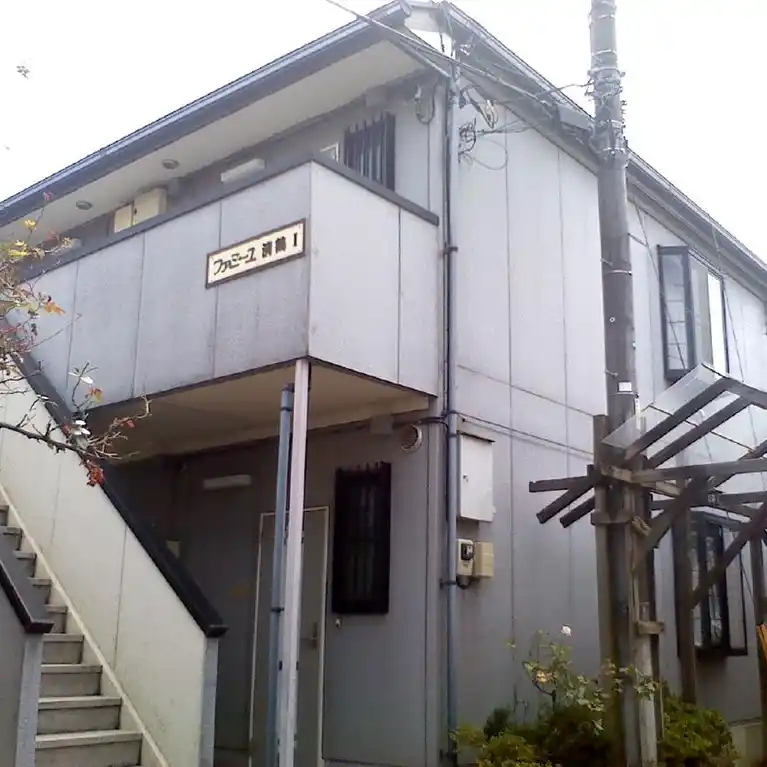 ファミーユ清鶴 外観