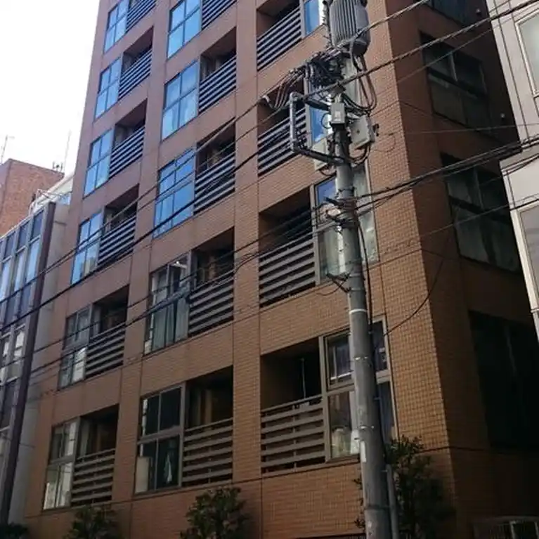 チェスターハウス三越前