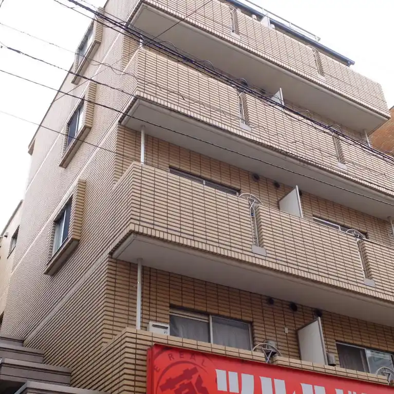 メゾンエルーセラ 外観