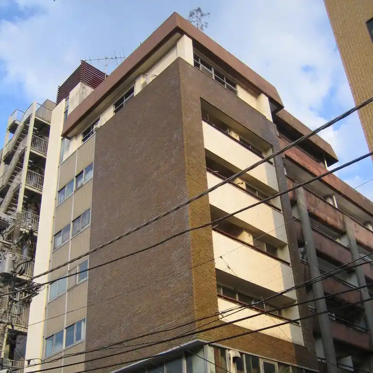 メトロ阪東橋駅前