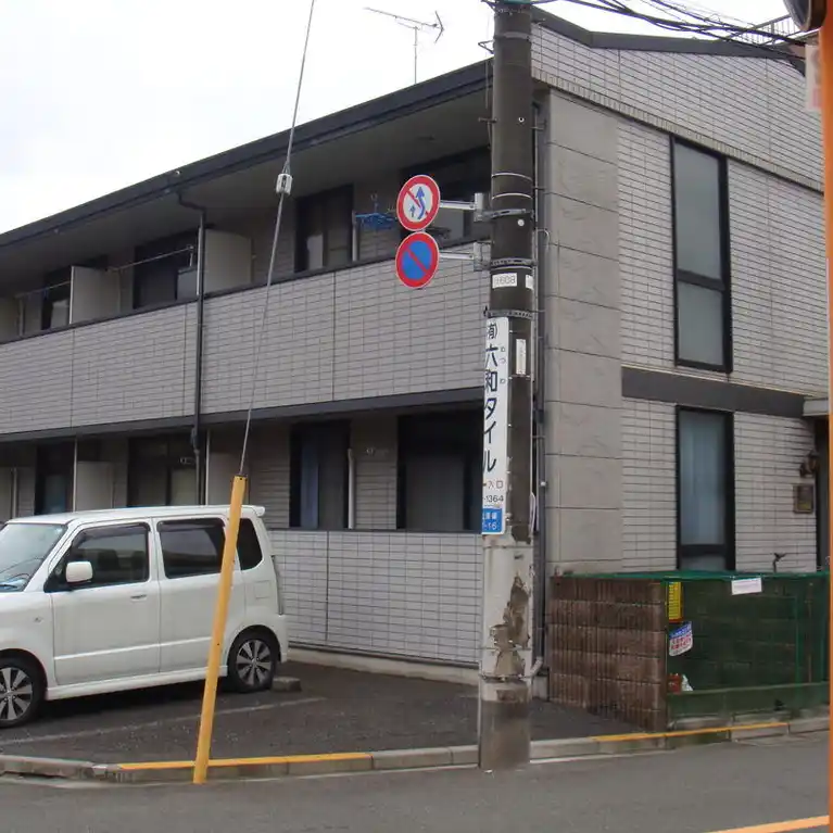 レオパレスプレミール三鷹 外観