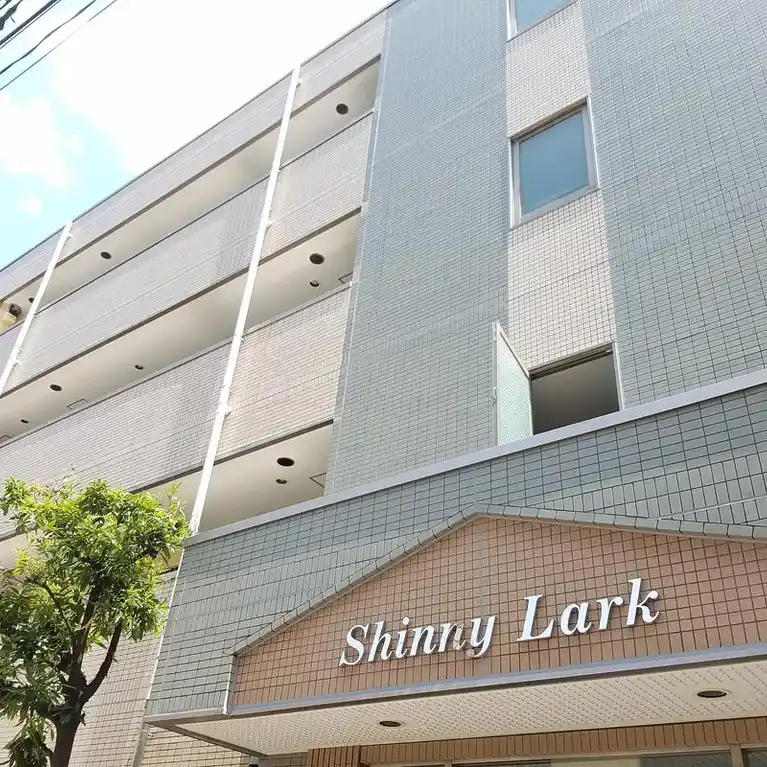 シャイニーラーク 外観