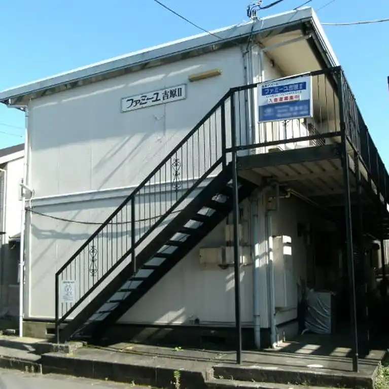 ファミーユ吉原2 外観