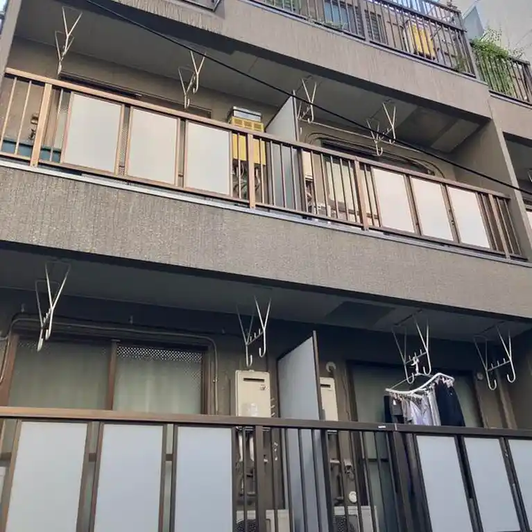 トゥモローランド 外観