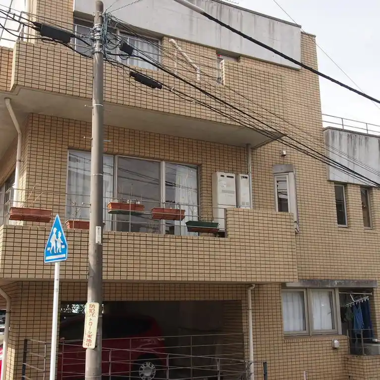 メゾン上反町