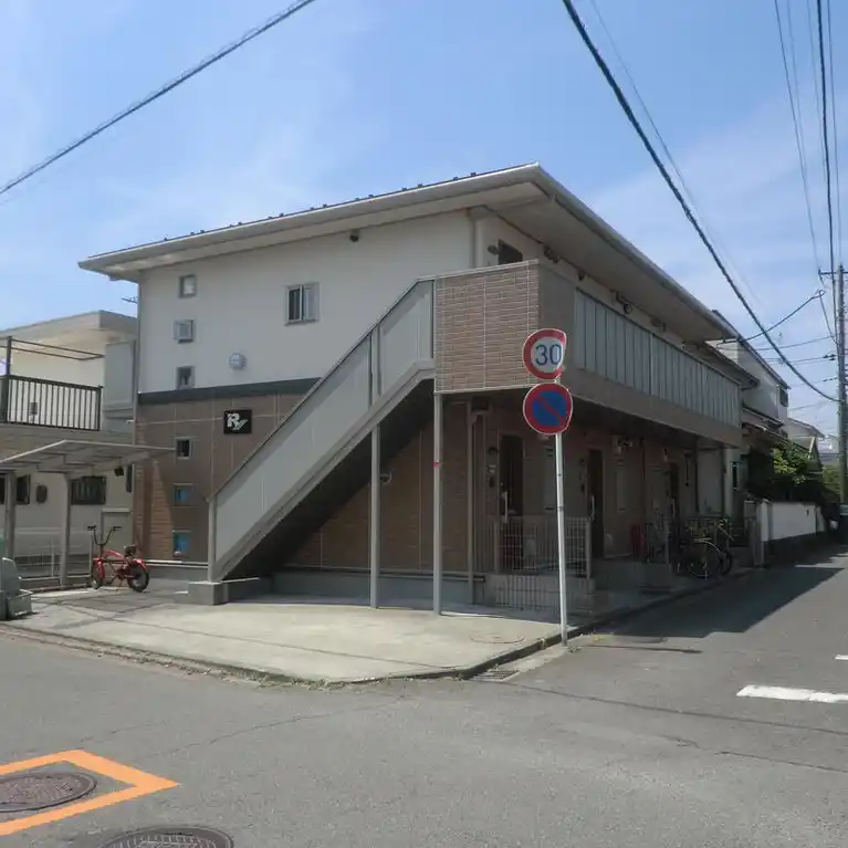 R 外観